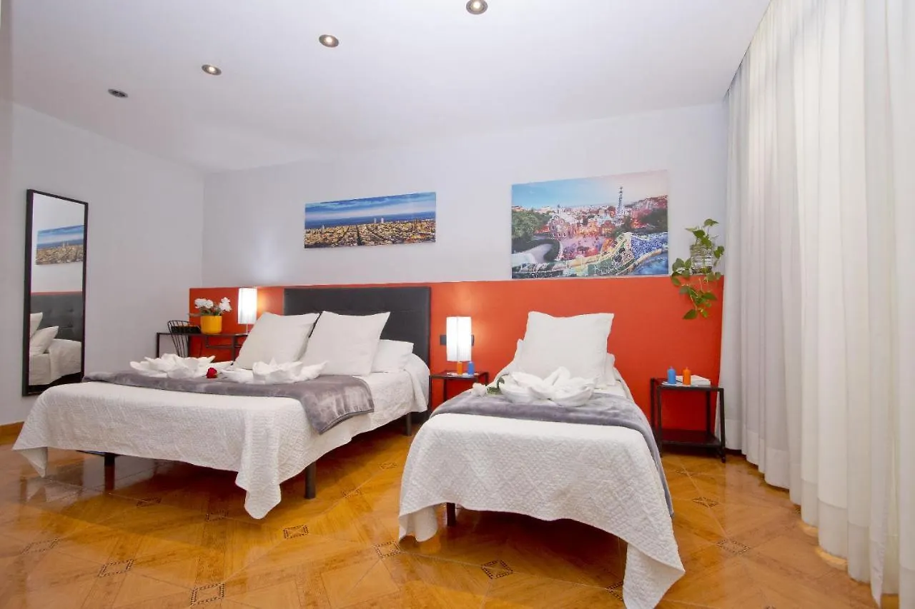 Barcelona City Centre Hostal 2*,  İspanya