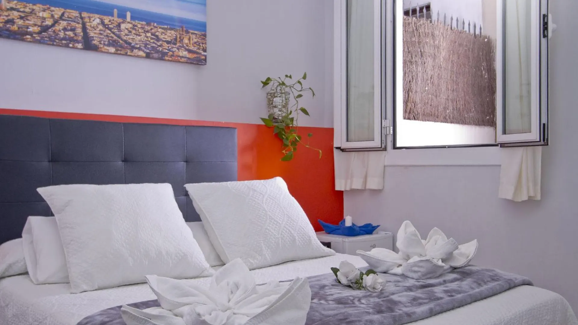 Barcelona City Centre Hostal Konukevi