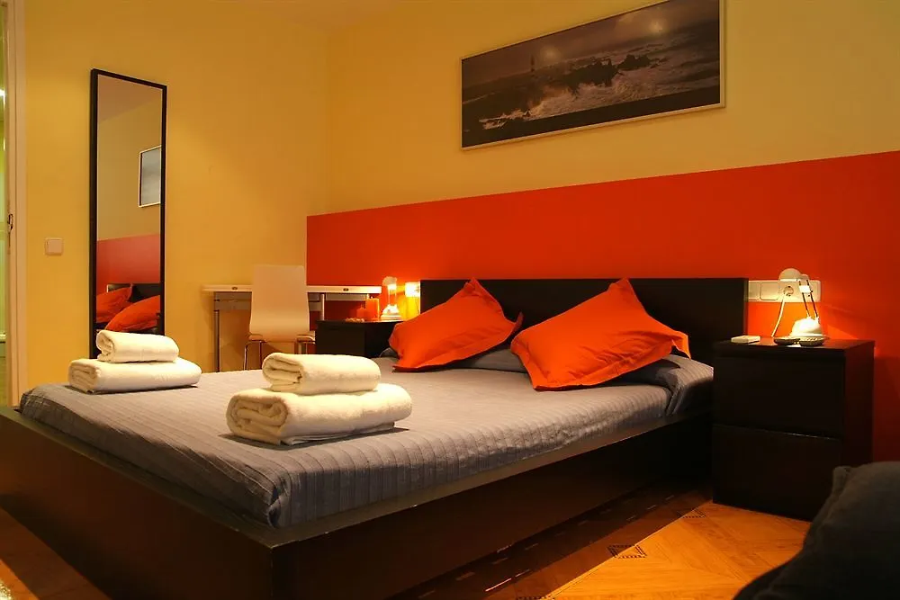 Barcelona City Centre Hostal Guest house