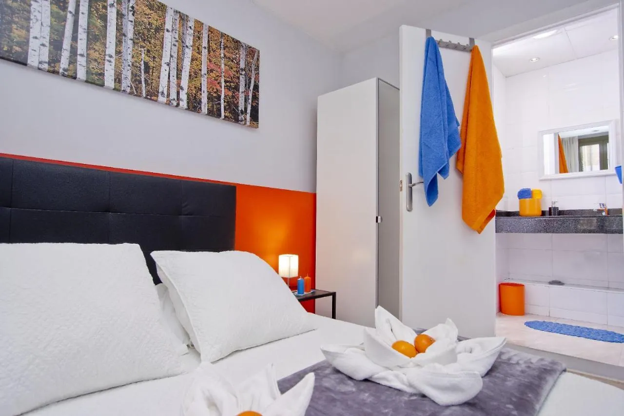 Barcelona City Centre Hostal 2*,